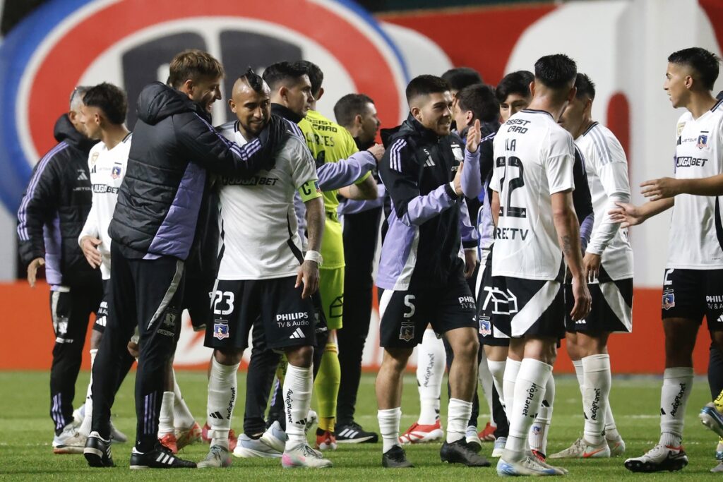 Los jugadores de Colo-Colo celebrando el triunfo sobre La Calera.