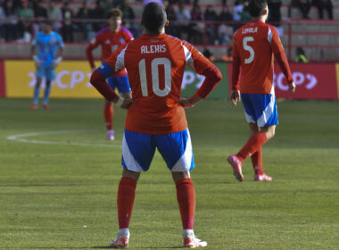Futbol, Bolivia vs Chile Clasificatorias al Mundial 2026. El jugador de la seleccion chilena Alexis Sanchez es fotografiado durante el partido clasificatorio al Mundial 2026 valido por la Fecha 16 entre Bolivia y Chile disputado en el estadio Municipal Villa Ingenio de La Paz, Bolivia. 10/06/2025 Daniel MIRANDA/APGNoticiasBo/Photosport Football, Bolivia vs Chile 2026 World Cup Qualifiers. ChileÕs player Alexis Sanchez,is pictured during the match a 2026 World Cup qualifier, matchday 16, between Bolivia and Chile at the Municipal Villa Ingenio stadium in La Paz, Bolivia. 10/06/2025 Daniel MIRANDA/APGNoticiasBo/Photosport. Selección Chilena.