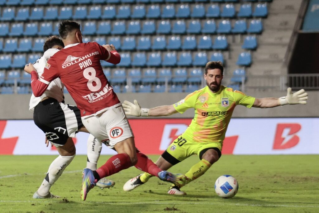 De Paul jugando por Colo-Colo ante Iquique.