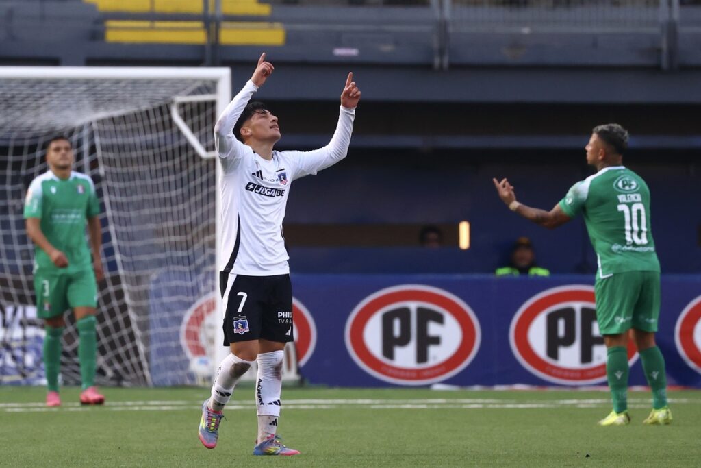 Marchant anotando su primer gol en el profesionalismo, sumando minutos Sub-21.