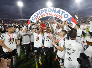 Futbol, Colo Colo vs Ohiggins. Fecha 29, campeonato Nacional 2022. Los jugadores de Colo Colo celebran con la copa luego de ganar contra Ohiggins durante el partido por la primera division disputado en el estadio Monumental. Santiago, Chile. 30/10/2022 Jose Alvujar/Photosport Football, Colo Colo vs Ohiggins. 29th date, 2022 National Championship. Colo Colo’s players celebrates with the cup after winning against Ohiggins for the first division match held at Monumental stadium. Santiago, Chile. 10/30/2022 Jose Alvujar/Photosport