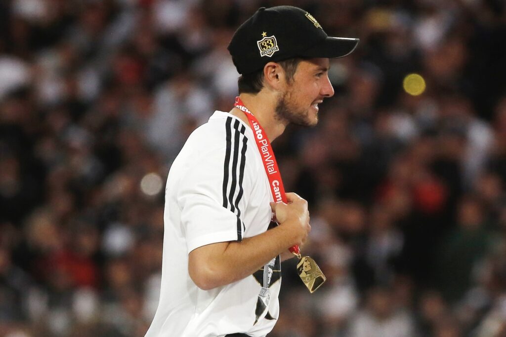 Rojas celebrando la 33.