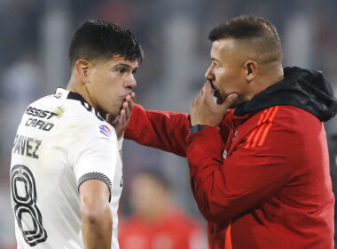 Futbol, Colo Colo vs Palestino. Fecha 13, Campeonato Nacional 2024. El entrenador de Colo Colo Jorge Almiron es fotografiado contra Palestino durante el partido de primera division disputado en el estadio Monumental en Santiago, Chile. 19/05/2024 Jonnathan Oyarzun/Photosport Football, Colo Colo vs Palestino. 13th turn, 2024 National Championship. Colo Colo's head coach Jorge Almiron against Palestino during the first division match held at the Monumental stadium in Santiago, Chile. 19/05/2024 Jonnathan Oyarzun/Photosport