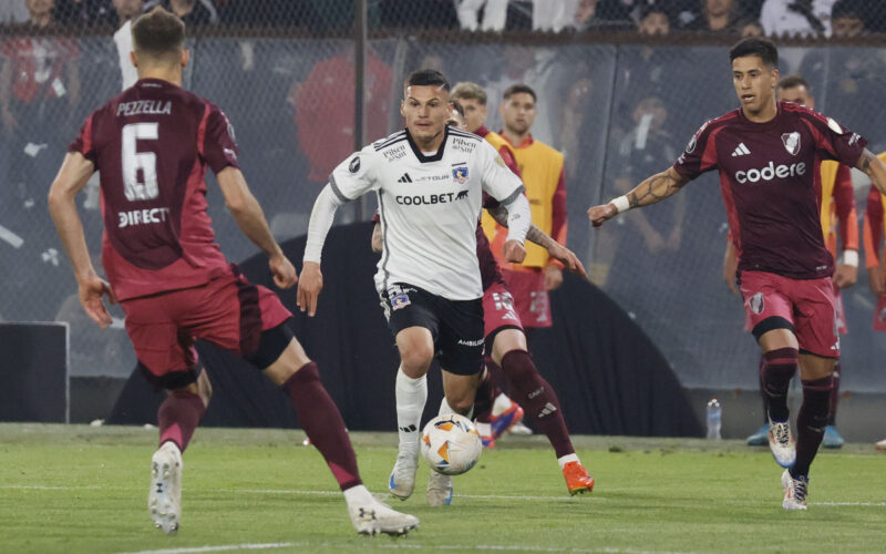 Cepeda jugando contra River.