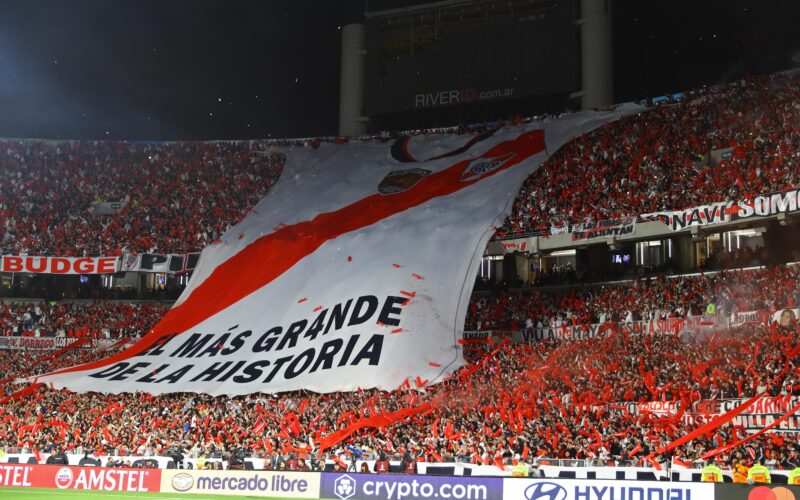 Futbol, River Plate vs Colo Colo. Cuartos de Final, Copa Libertadores 2024. Hinchas de River Plate durante el partido de copa libertadores contra Colo Colo disputado en el estadio Monumental en Buenos Aires, Argentina. 24/09/2024 Alejandro Pagni/Photosport Football, River Plate vs Colo Colo. Quarter finals, Copa Libertadores 2024. River Plate fans during the copa libertadores match against Colo Colo at the Monumental stadium in Buenos Aires, Argentina. 24/09/2024 Alejandro Pagni/Photosport