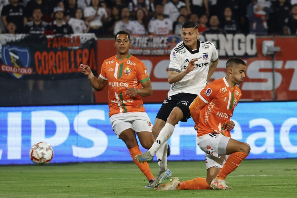 Cepeda contra Cobresal en el Monumental.
