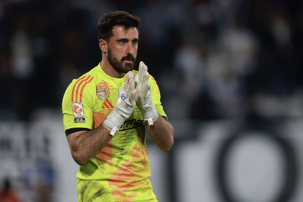 De Paul defendiendo los colores de Colo-Colo.
