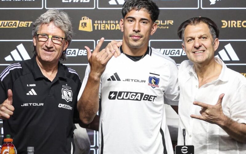 Daniel Morón, Aníbal Mosa y Salomón Rodríguez en la presentación del delantero.