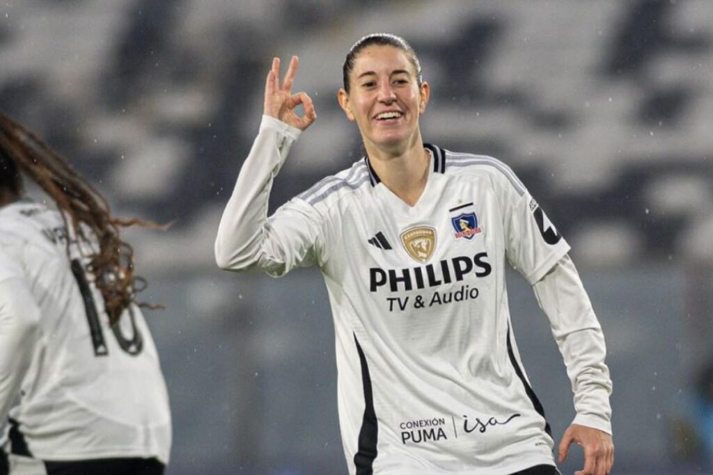 Rosario Balmaceda anotando gol 