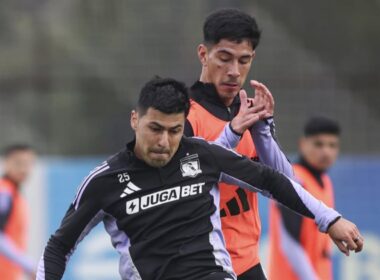 Salomón Rodríguez y Tomás Alarcón durante un entrenamiento de Colo-Colo previo al duelo ante Cobresal.