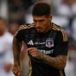 Alan Saldivia con la camiseta negra de Colo-Colo.