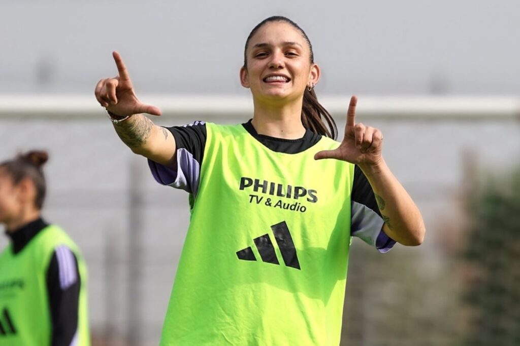 Isidora Olave entrena con Colo-Colo