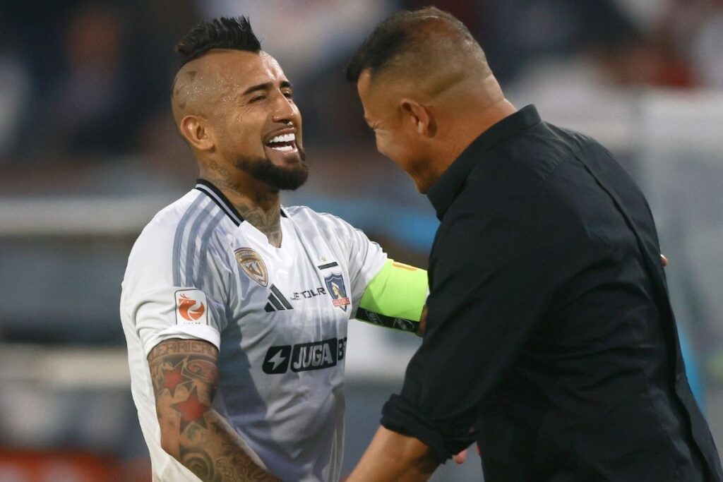 Arturo Vidal y Jorge Almirón