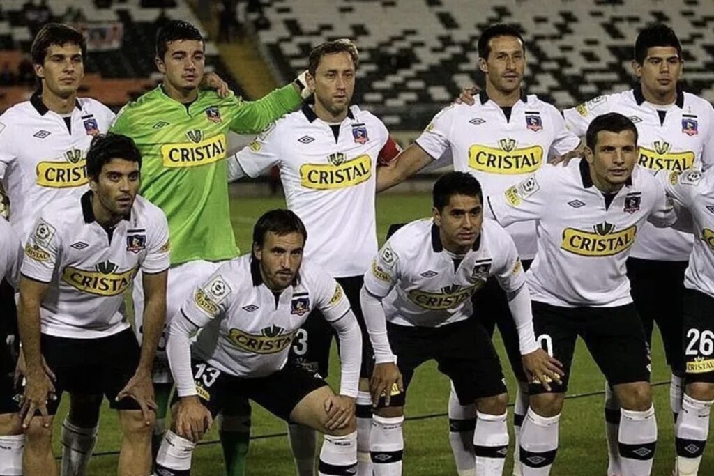 Formación de Colo-Colo con Olivi y Pavez juntos.