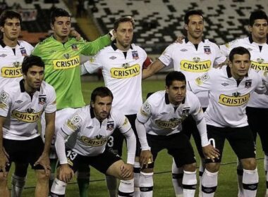 Formación de Colo-Colo con Olivi y Pavez juntos.