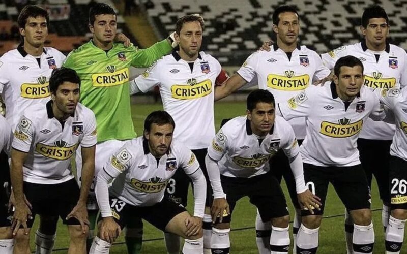 Formación de Colo-Colo con Olivi y Pavez juntos.