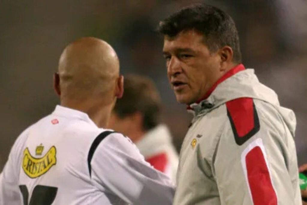 Claudio Borghi junto a Humberto Suazo en el mítico plantel de Colo-Colo 2006.