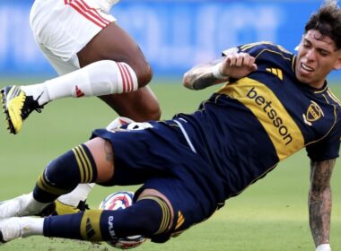 Palacios contra Benfica por el Mundial de Clubes.
