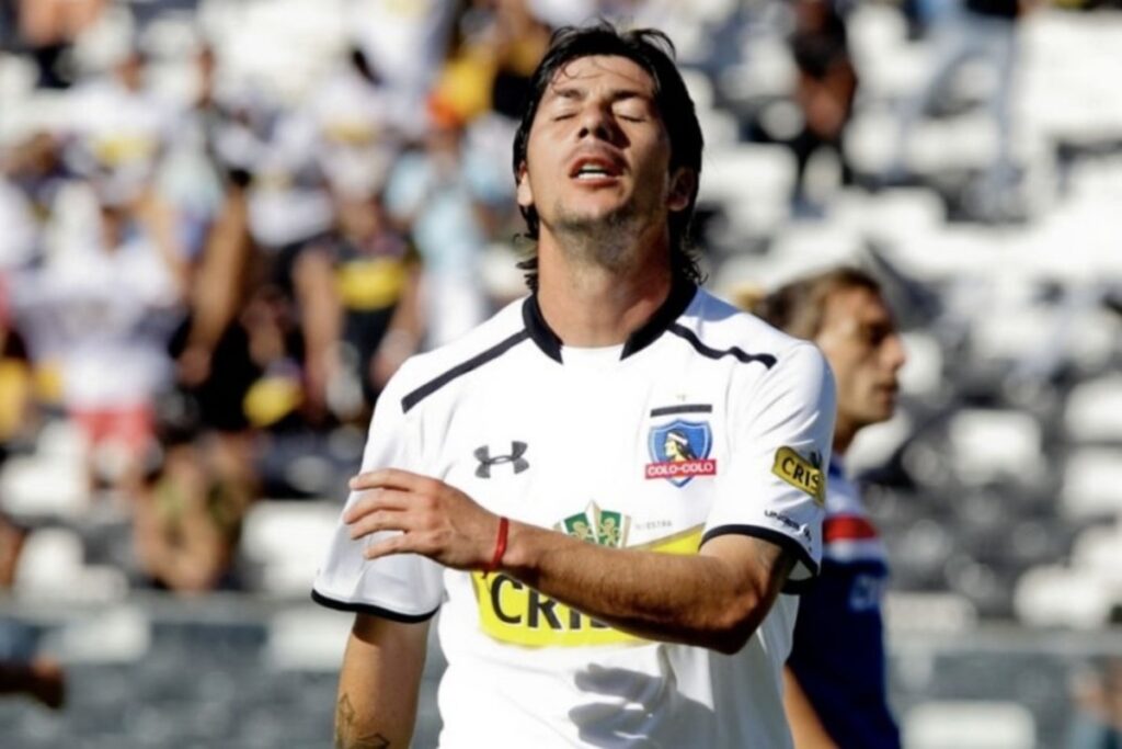 Jaime Valdés defendiendo los colores de Colo-Colo.