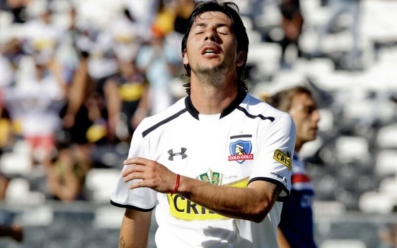 Jaime Valdés defendiendo los colores de Colo-Colo.