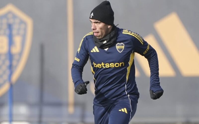 Palacios entrenando en Boca Juniors.