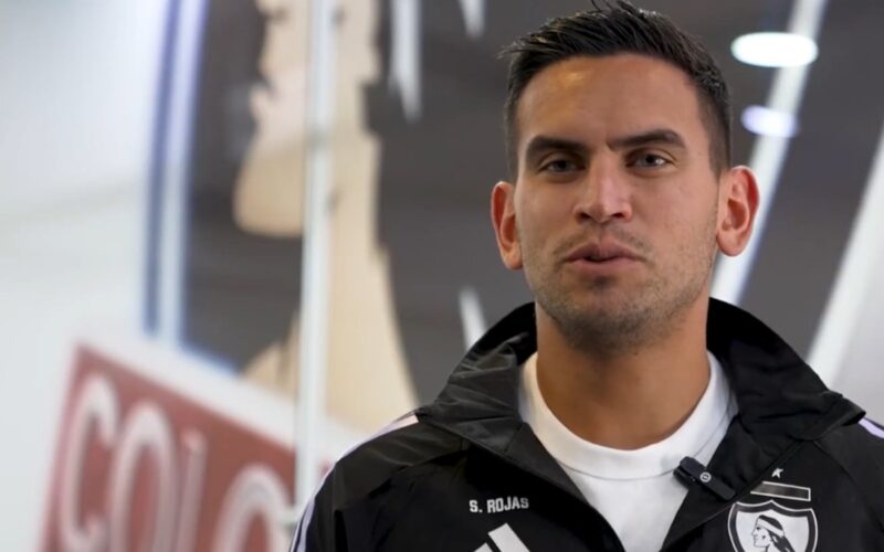 Vegas hablando con los medios de Colo-Colo.