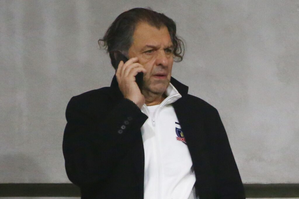 Primer plano a Aníbal Mosa durante un partido de Colo-Colo