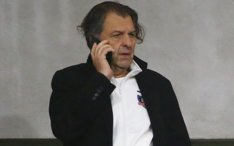 Primer plano a Aníbal Mosa durante un partido de Colo-Colo