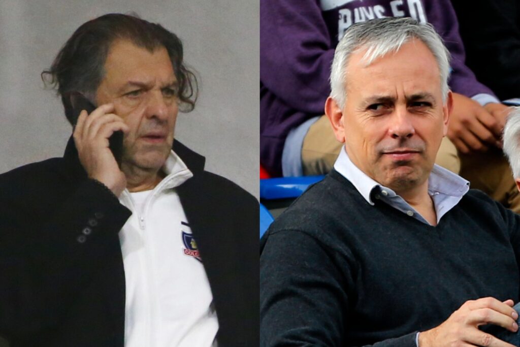 Aníbal Mosa con indumentaria de Colo-Colo hablando por teléfono y Fernando Felicevich