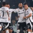 Arturo Vidal celebrando un gol en el Estadio Monumental