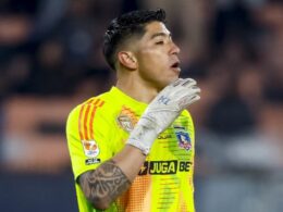 Brayan Cortés con la camiseta de Colo-Colo. Podría partir a Peñarol