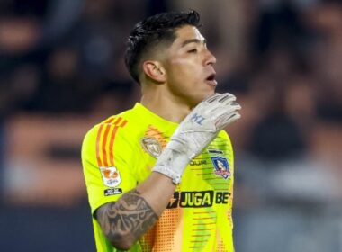 Brayan Cortés con la camiseta de Colo-Colo.