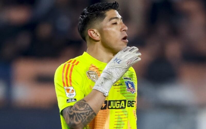 Brayan Cortés con la camiseta de Colo-Colo. Podría partir a Peñarol