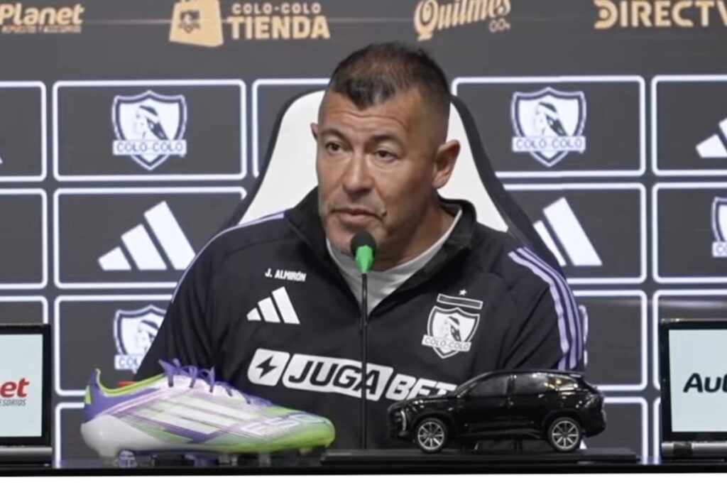 Jorge Almirón en conferencia de prensa.