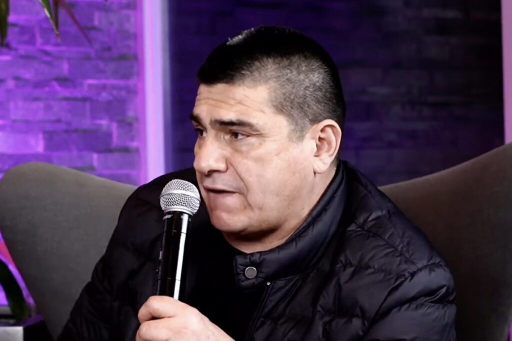 Marcelo Vega comentando en el programa "Media Punta".