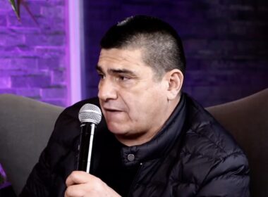 Marcelo Vega comentando en el programa "Media Punta".