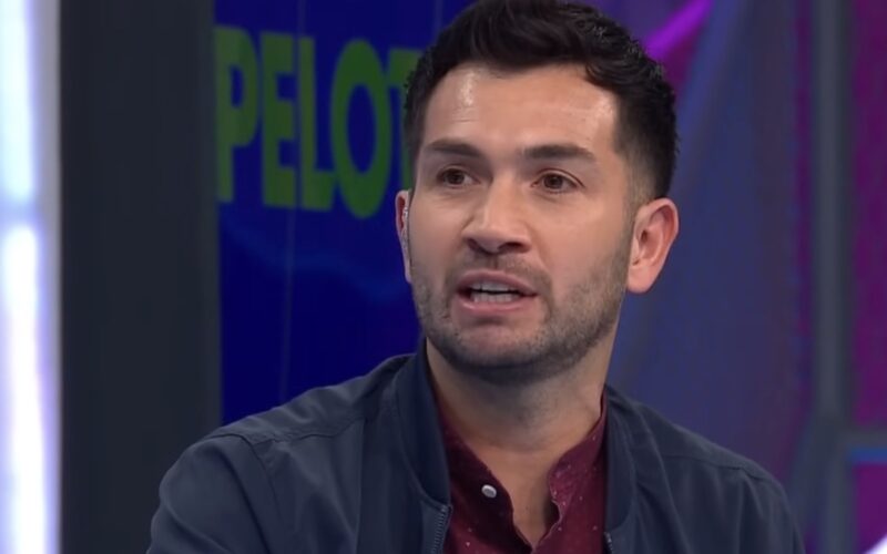 Carlos Villanueva como comentarista en el programa "Pelota Parada" de TNT Sports.