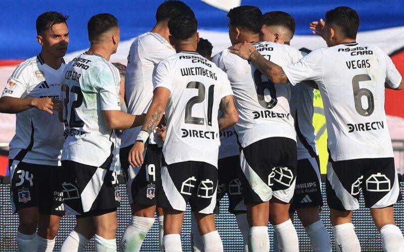 Colo-Colo celebrando ante la U
