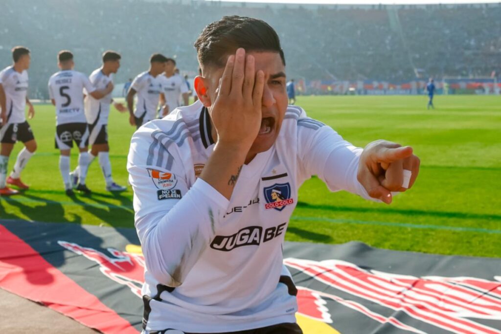 Claudio Aquino celebrando su gol contra Universidad de Chile.