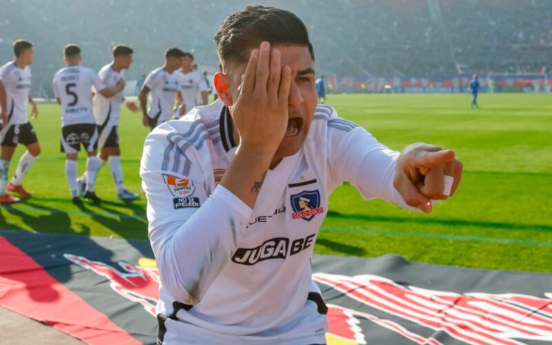 Claudio Aquino celebrando su gol contra Universidad de Chile.