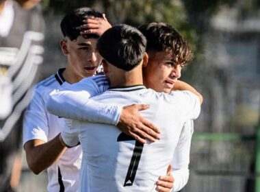 Nahuel Flores celebrando un gol con Colo-Colo Sub-18.