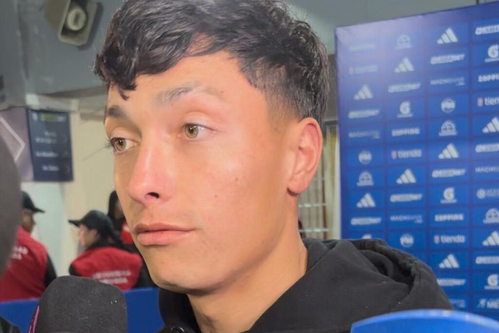 Cristián Zavala durante la zona mixta del Estadio Monumental tras el clásico ante la U.