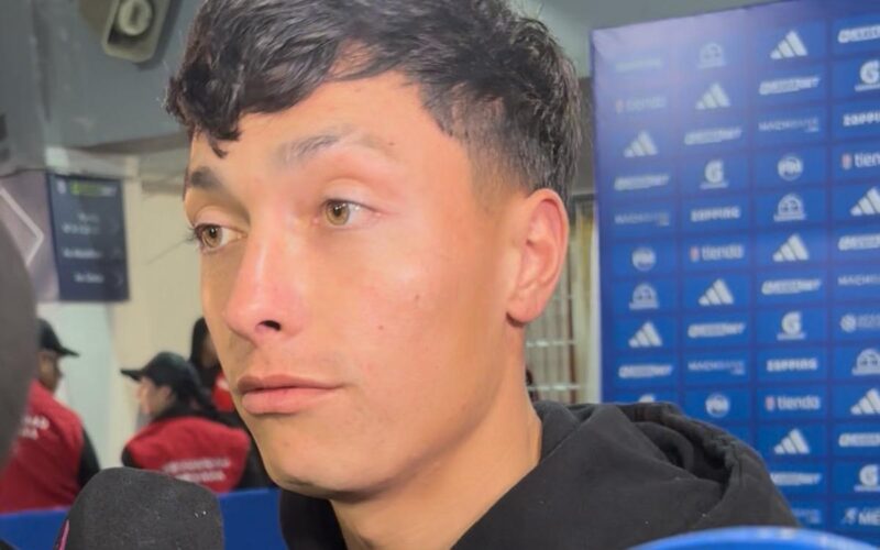 Cristián Zavala durante la zona mixta del Estadio Monumental tras el clásico ante la U.