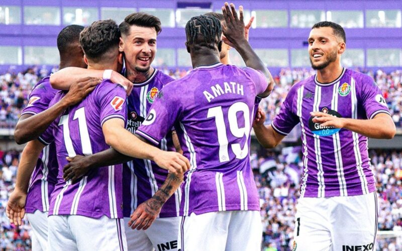 Los jugadores del Real Valladolid festejando un gol.