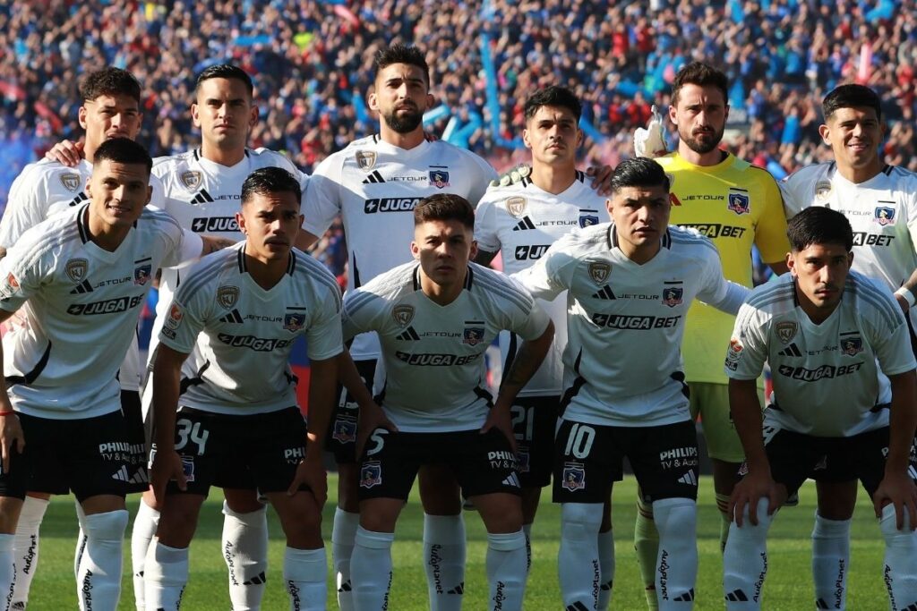 Formación de Colo-Colo frente a la U