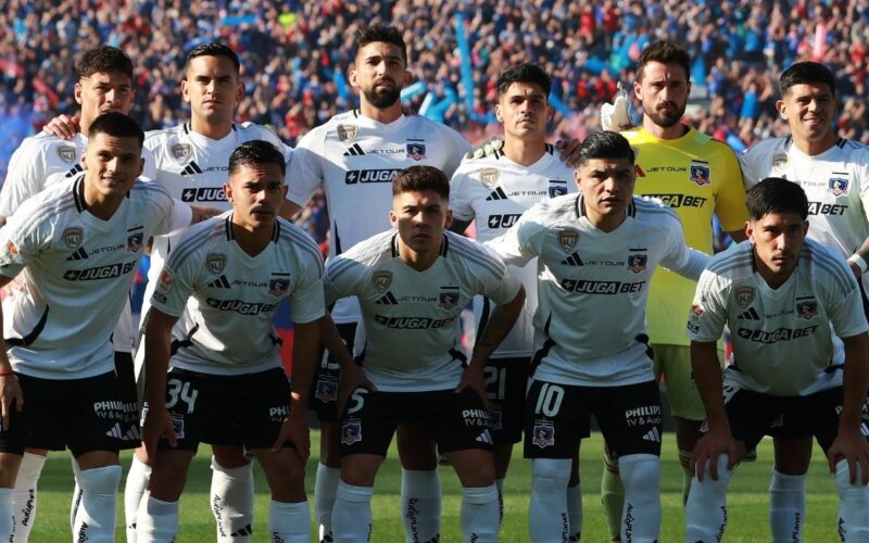 Formación de Colo-Colo frente a la U