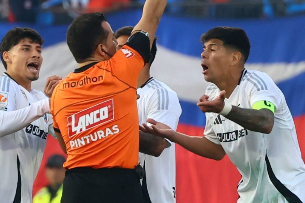 Esteban Pavez expulsado Superclásico