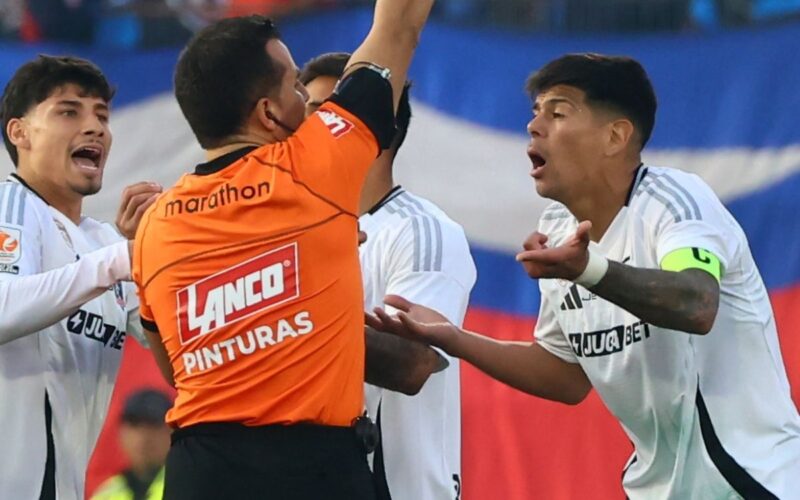 Esteban Pavez expulsado Superclásico