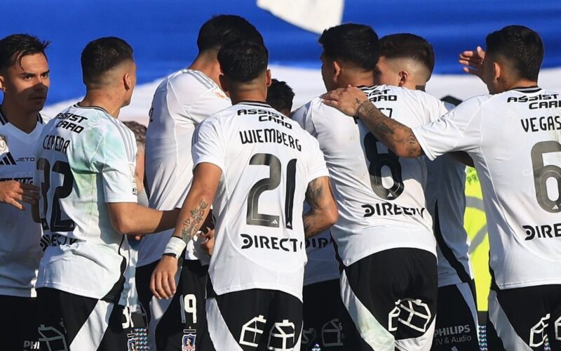 Jugadores de Colo-Colo en el duelo vs Universidad de Chile