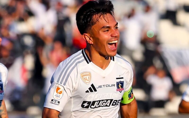 Vicente Pizarro celebrando su gol ante Deportes La Serena.